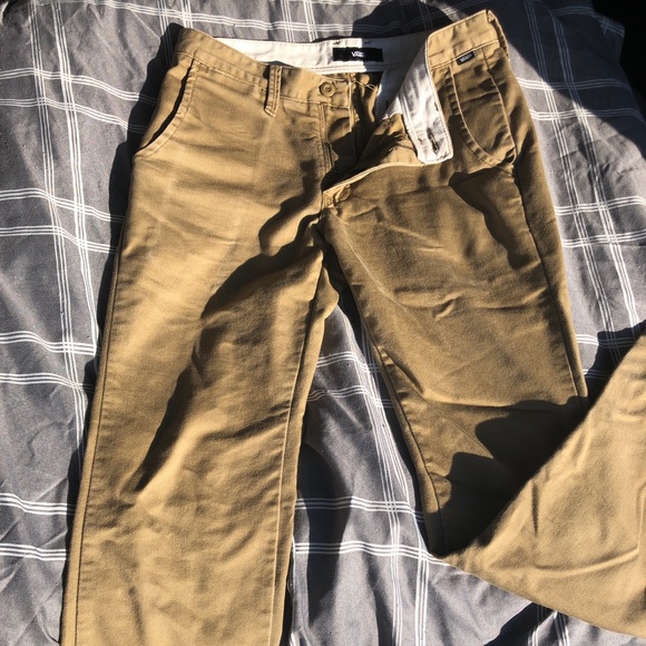 Men’s khaki pants and shorts - Picture 2 of 6